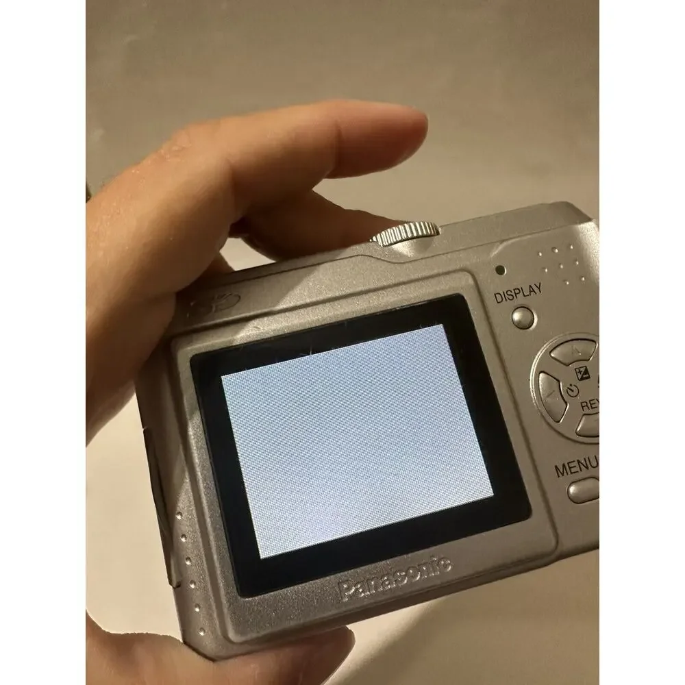 PANASONIC DIGITAL CAMERA LUMIX DMC-LZ2 5.0MP SILVER E2-1 For Parts Repair READ**